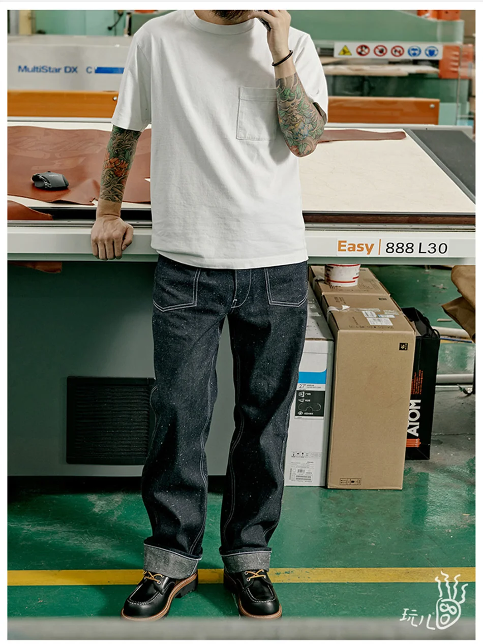 RAY KWOK Vintage M1937 Snowflake Denim Pants 9oz Okayama Vintage Machine Fabric Indigo Dyed Yellow Ear Denim Amekaji
RAY KWOK Vintage M1937 Snowflake Denim Pants 9oz Okayama Vintage Machine Fabric Indigo Dyed Yellow Ear Denim Amekaji