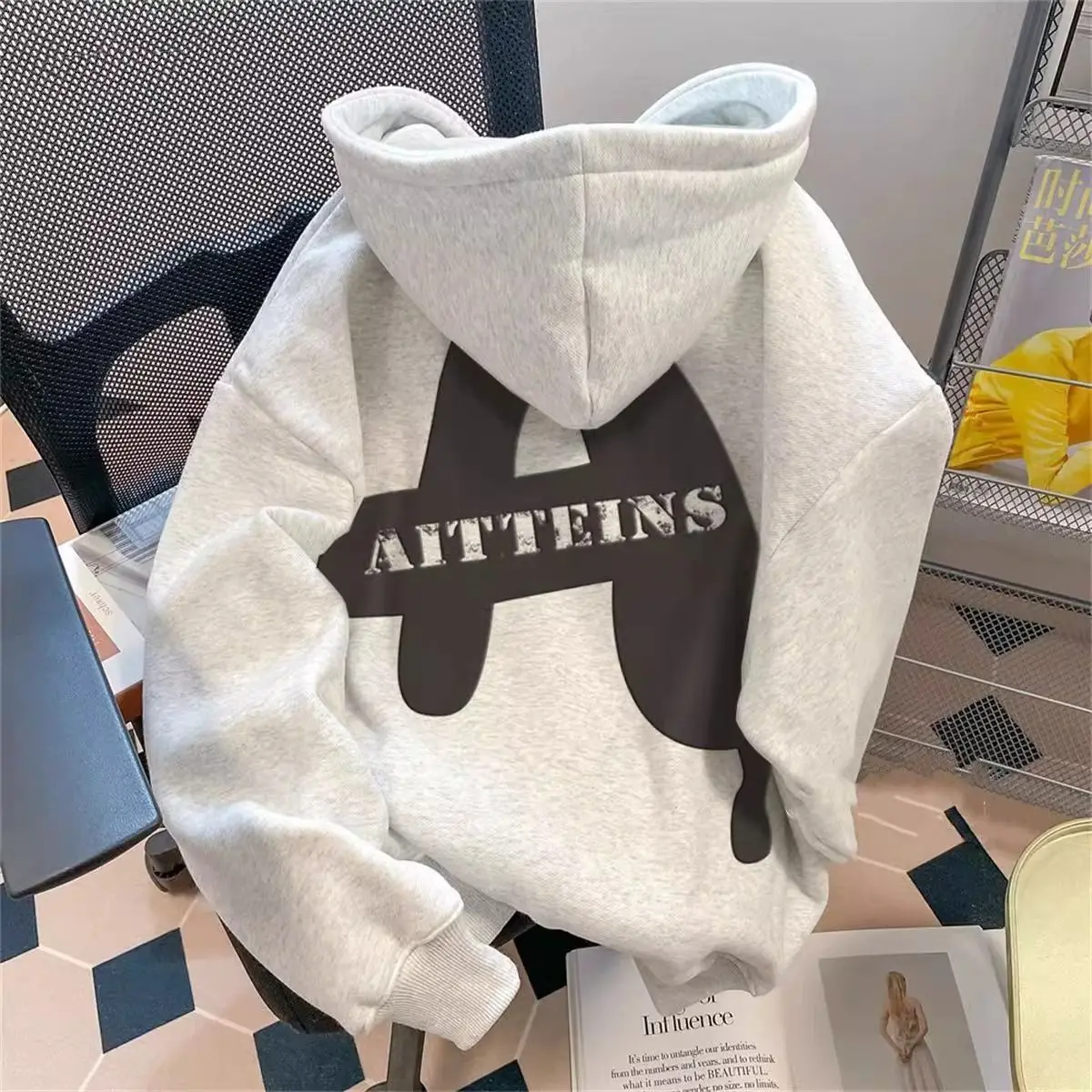 Fashion simplicity personality printed graphic hoodie American winter y2k loose vintage men and women street hip hop hoodie top
Fashion simplicity personality printed graphic hoodie American winter y2k loose vintage men and women street hip hop hoodie top