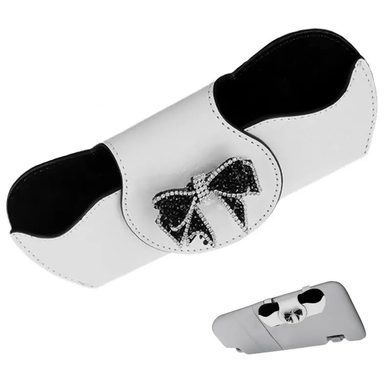 Автомобильный держатель для солнцезащитных очков, кожаная вешалка для очков, зажим с магнитной застежкой, защитное место для хранения очков, автомобильный солнцезащитный козырек
Автомобильный держатель для солнцезащитных очков, кожаная вешалка для очков, зажим с магнитной застежкой, защитное место для хранения очков, автомобильный солнцезащитный козырек