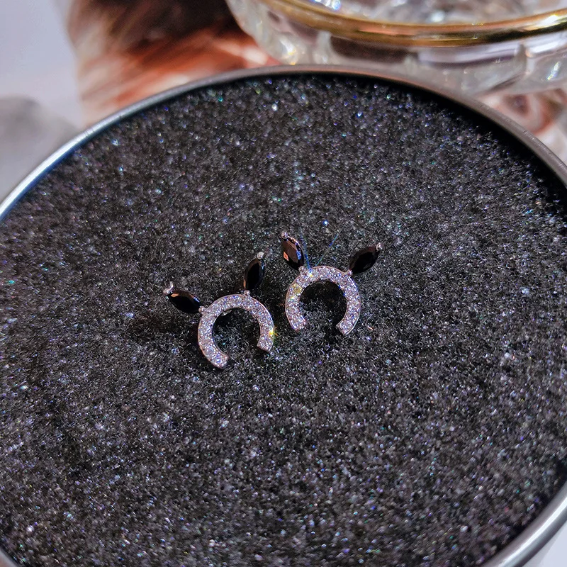 2022 NEW Trend Irregular Curved English Lettering C Black Oval Diamond Stud Earrings For Women Zircon Wedding Gift Jewelry
2022 NEW Trend Irregular Curved English Lettering C Black Oval Diamond Stud Earrings For Women Zircon Wedding Gift Jewelry