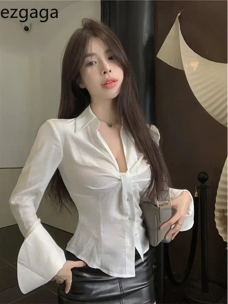 Sexy Shirts Women V Neck Flare Long Slve French Style Chic Solid Slim White Ins Fashion Summer New Ladies Blouse
Sexy Shirts Women V Neck Flare Long Slve French Style Chic Solid Slim White Ins Fashion Summer New Ladies Blouse