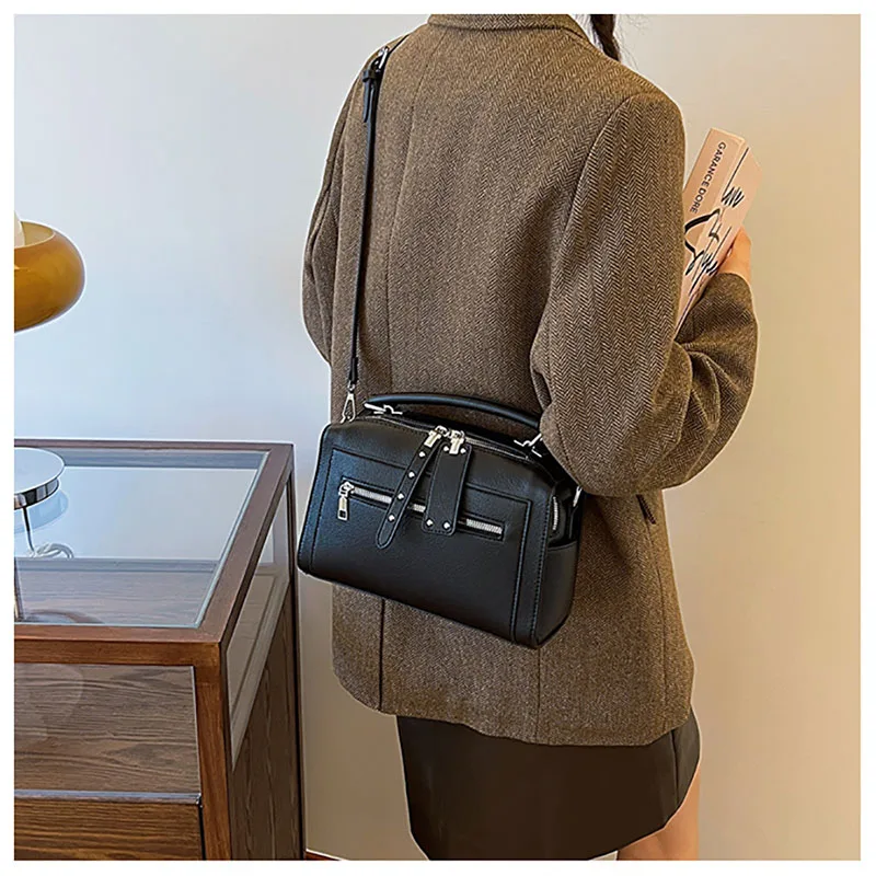 

French Niche Popular Messenger Bag Fashion Rivet Design Women New Simple Small Square Bag Commuter Single Shoulder Crossbody Bag