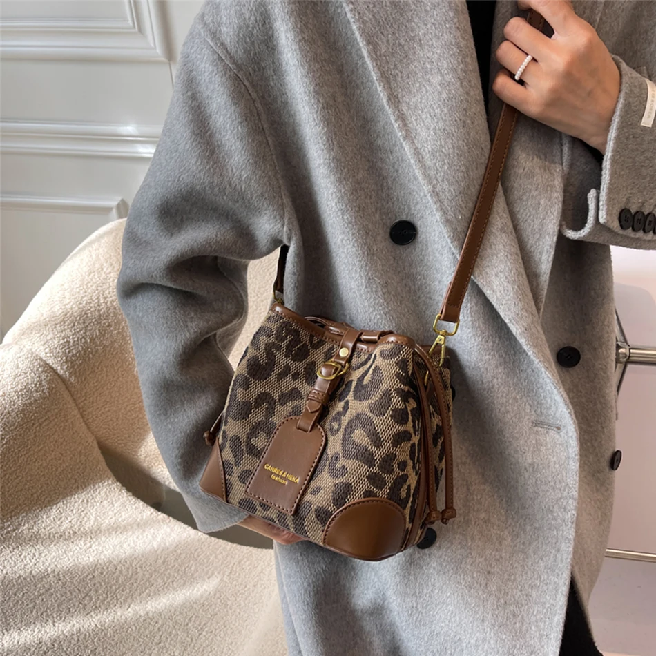 

Леопардовая Маленькая женская сумка-мешок из искусственной кожи, сумки через плечо 2023, Весенняя дизайнерская сумка через плечо, роскошная женская трендовая Сумка-тоут