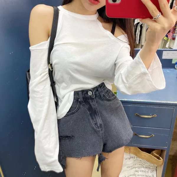 South Korea Dongdaemun 2023 summer new high waist washed hole raw edge A-line denim shorts women hot pants wide leg
South Korea Dongdaemun 2023 summer new high waist washed hole raw edge A-line denim shorts women hot pants wide leg
