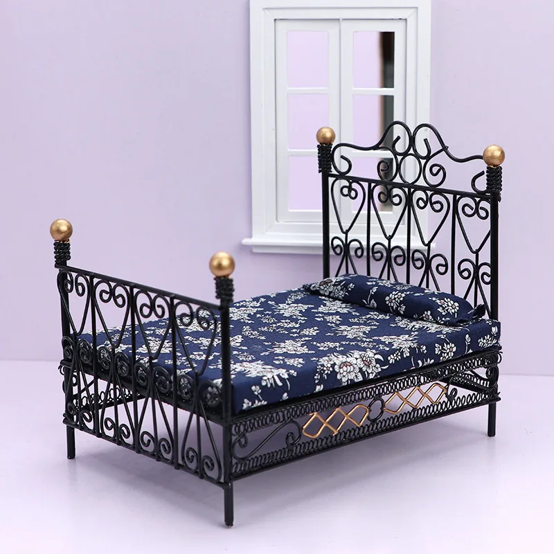 1:12 Dollhouse Mini Double Bed Model Furniture Accessories For Doll House Living Room Bedroom Decor Kids Play Toys Gift
1:12 Dollhouse Mini Double Bed Model Furniture Accessories For Doll House Living Room Bedroom Decor Kids Play Toys Gift
