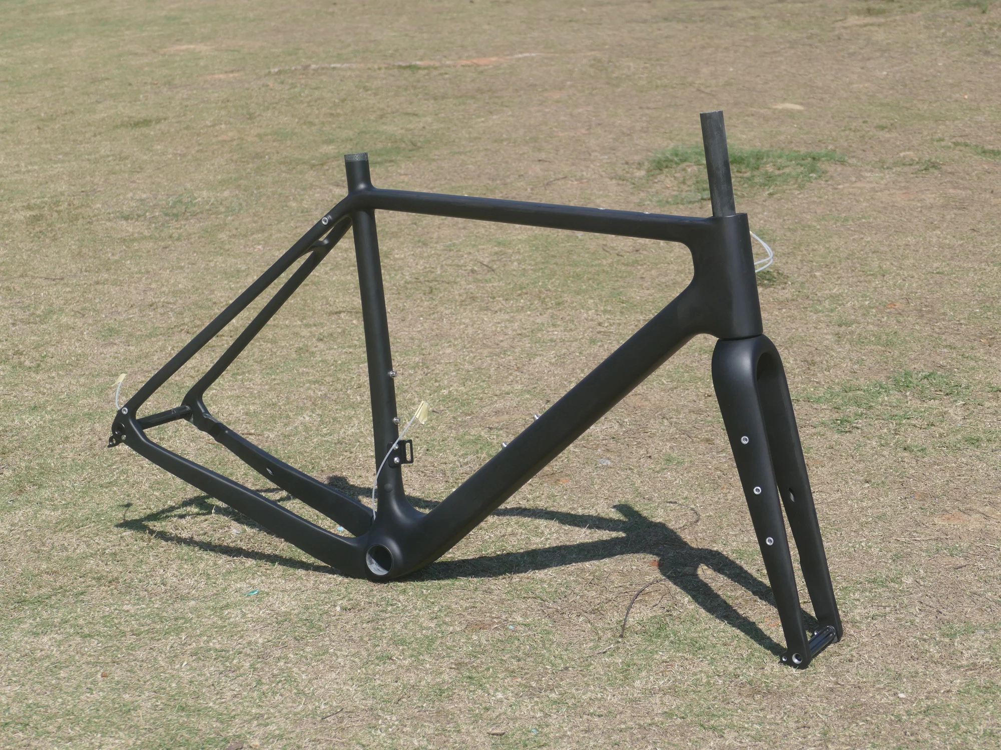 

Brand New Full Carbon UD Matt Black Gravel Bike Bicyce Thru Axle Flat Mount Gravel Frame Fork BB86 / BSA Frameset