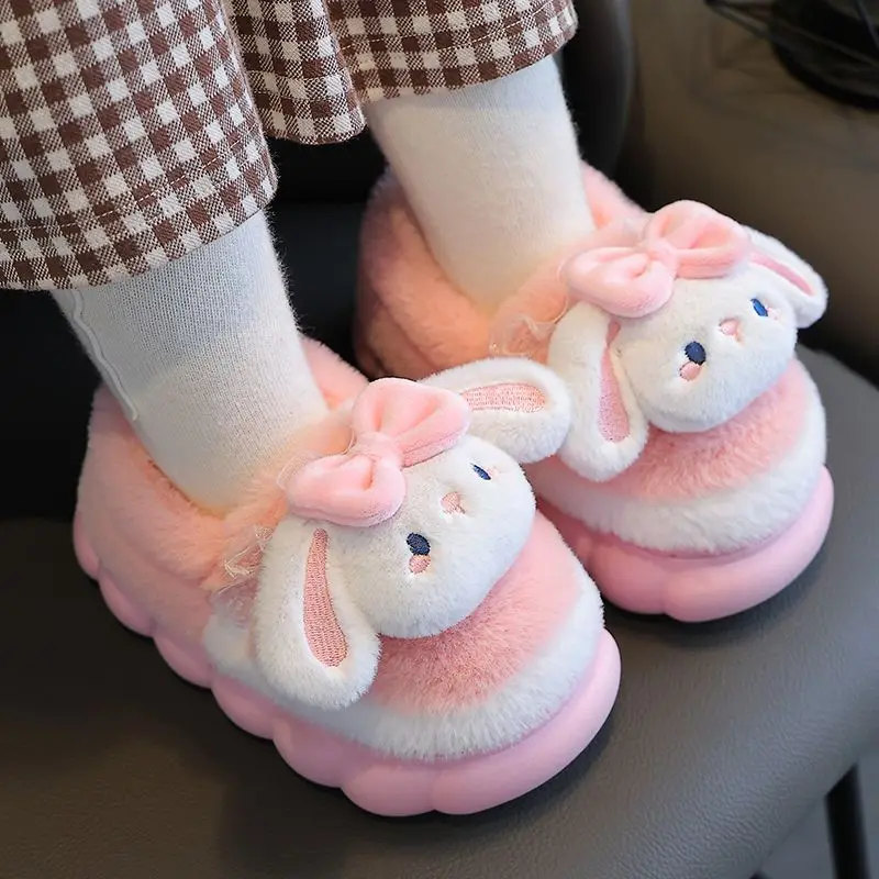Новинка 2023, зимняя детская хлопковая Швабра Sanrio, детская обувь с мультяшным рисунком для девочек, бархатные утепленные домашние теплые тапочки
Новинка 2023, зимняя детская хлопковая Швабра Sanrio, детская обувь с мультяшным рисунком для девочек, бархатные утепленные домашние теплые тапочки