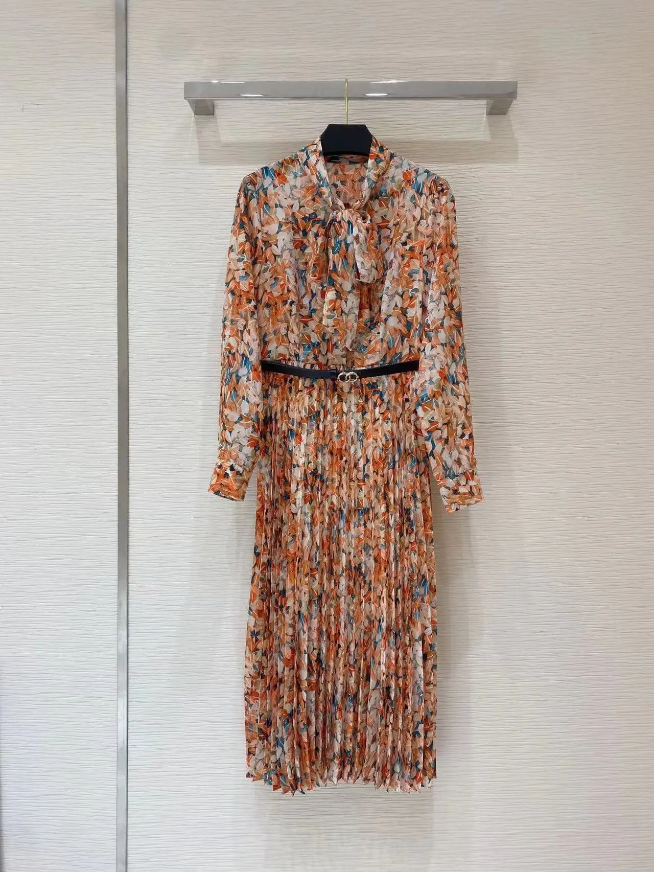 Women's Spring Summer Dress 2022 Runway Fashion Long Sleeves Bow Collar Belt Flower Printed Midi Party Dress
Women's Spring Summer Dress 2022 Runway Fashion Long Sleeves Bow Collar Belt Flower Printed Midi Party Dress