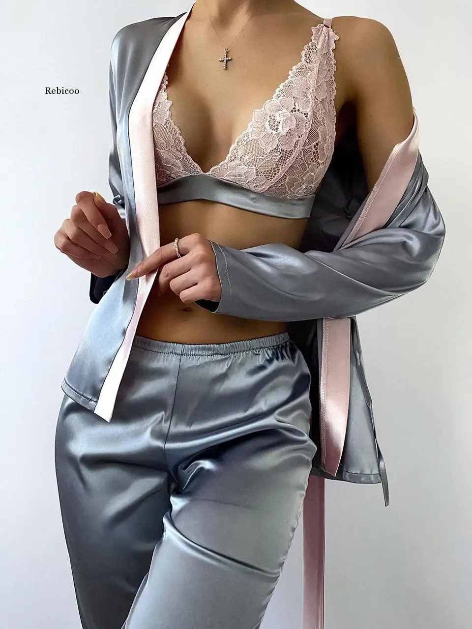 Color Block Women's Nightwear Lace Bra Set Woman 3 Pieces Sexy Pajamas For Women Nightgowns Home Trouser Suits Satin Nightdress
Color Block Women's Nightwear Lace Bra Set Woman 3 Pieces Sexy Pajamas For Women Nightgowns Home Trouser Suits Satin Nightdress