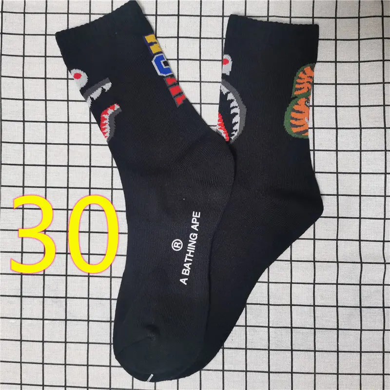 Calcetines de tubo medio bordados, de algodón grueso, para monopatín, baloncesto, deportes, venta al por mayor Calcetines de tubo medio bordados, de algodón grueso, para monopatín, baloncesto, deportes, venta al por mayor