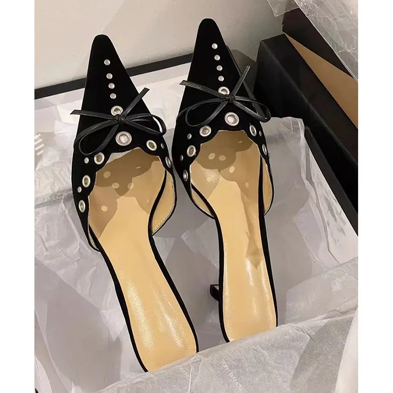 New Foreign Trade Suede Bow Hollow Pointed High Heels Sandals Women's Style Baotou Half Tuo Muller Shoes
New Foreign Trade Suede Bow Hollow Pointed High Heels Sandals Women's Style Baotou Half Tuo Muller Shoes
