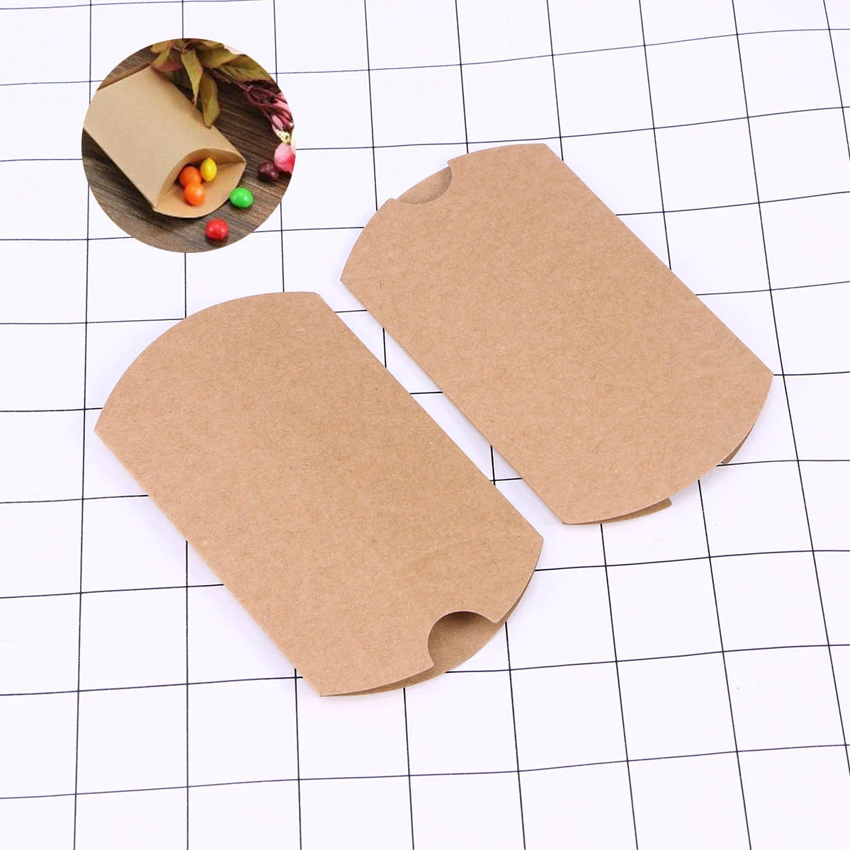 300pcs Paper Boxes Pillow Candy Box Gift Box Kraft Paper Gift Box Vintage Style Wedding Party Favors Supplies with Rope
300pcs Paper Boxes Pillow Candy Box Gift Box Kraft Paper Gift Box Vintage Style Wedding Party Favors Supplies with Rope