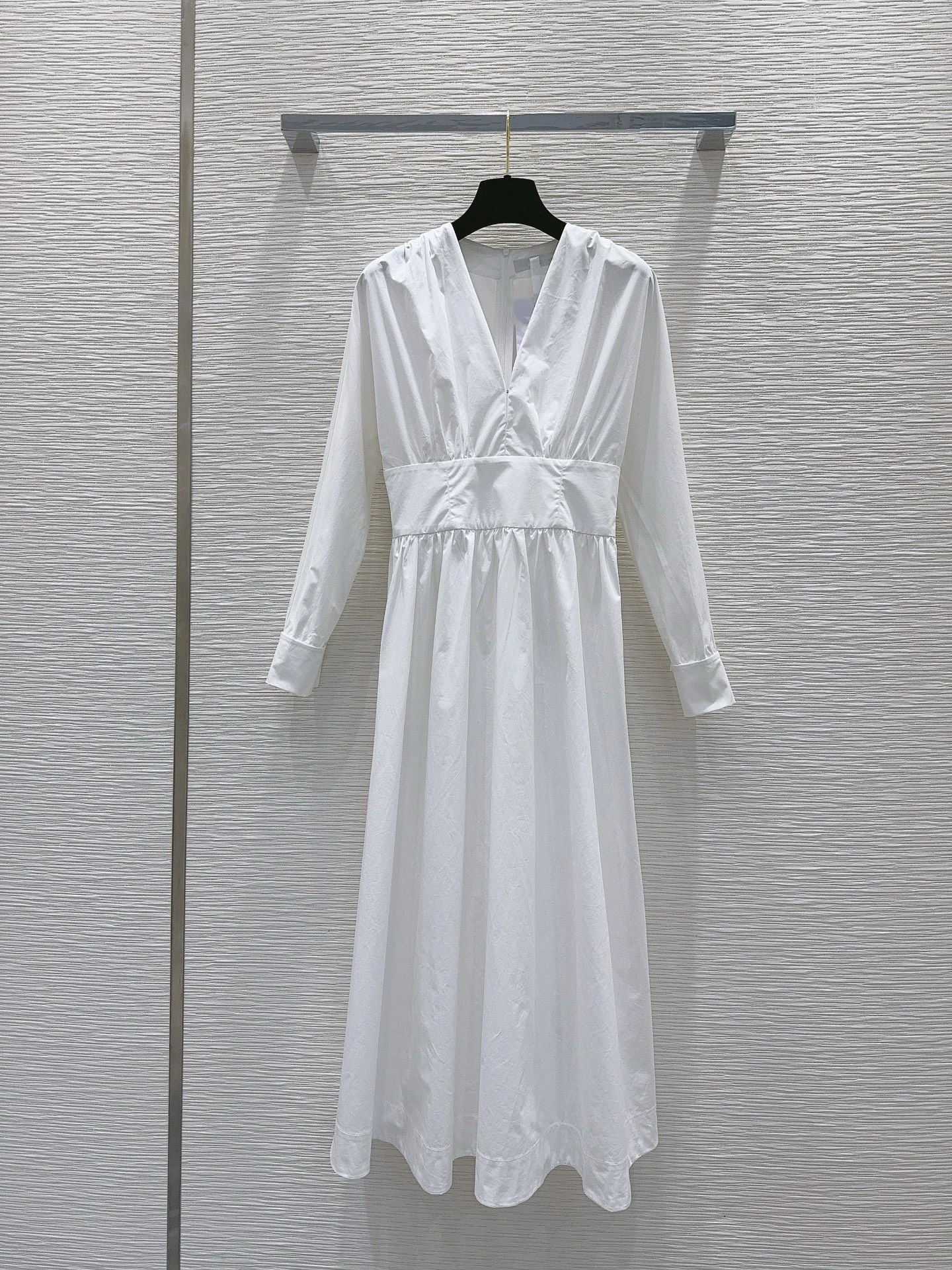 

The new big V-neck goddess royal sister shirtdress, the daily commute simple atmosphere exquisite age reduction fashion