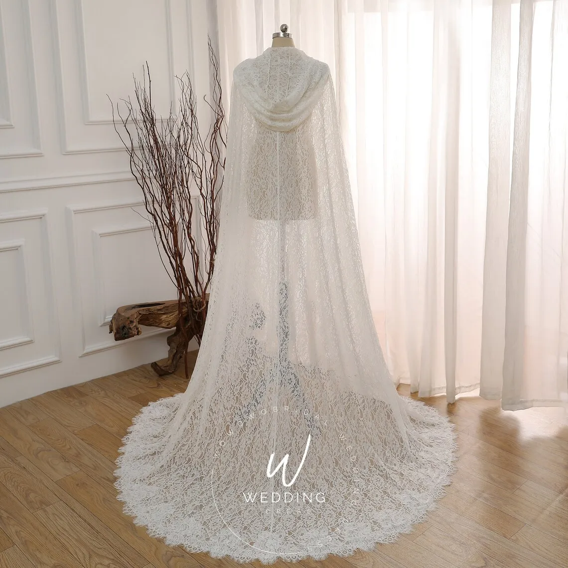 

Soft Full Lace Ivory Bridal Wraps for Wedding Hooded Custom Made Bridal Capes Fashion Floor Length Evening Party Shawls