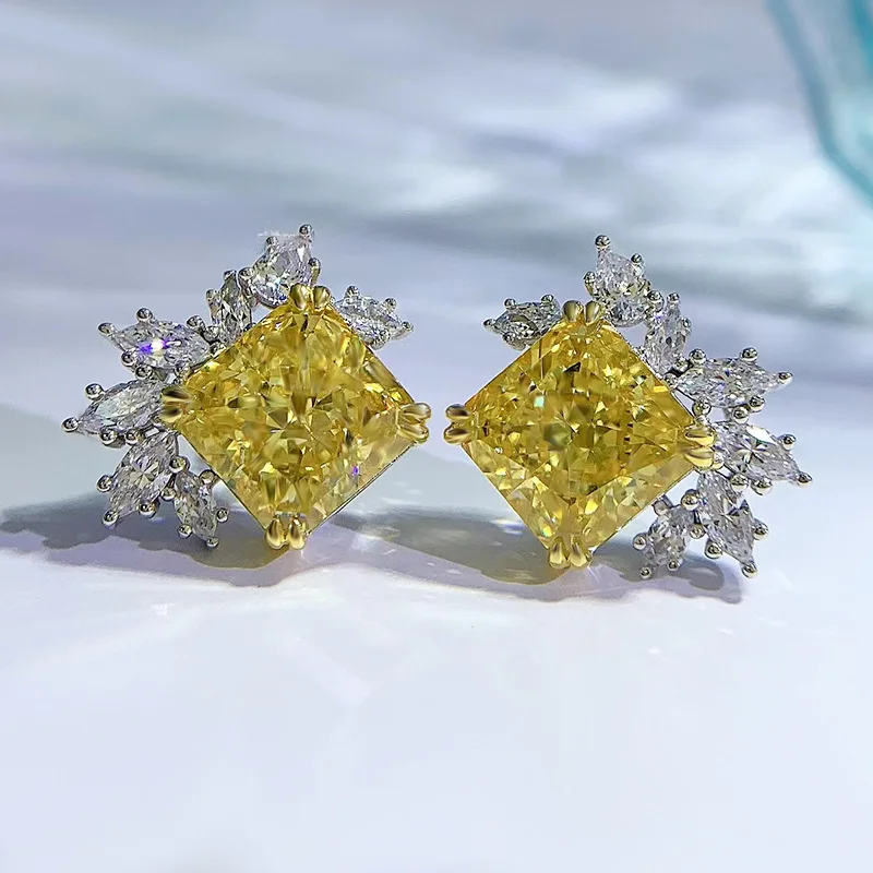 Оптовая продажа серебряных квадратных сережек с цветочным узором S925 10*10 мм из высокоуглеродистого бриллианта и аксессуаров для ушей
Оптовая продажа серебряных квадратных сережек с цветочным узором S925 10*10 мм из высокоуглеродистого бриллианта и аксессуаров для ушей