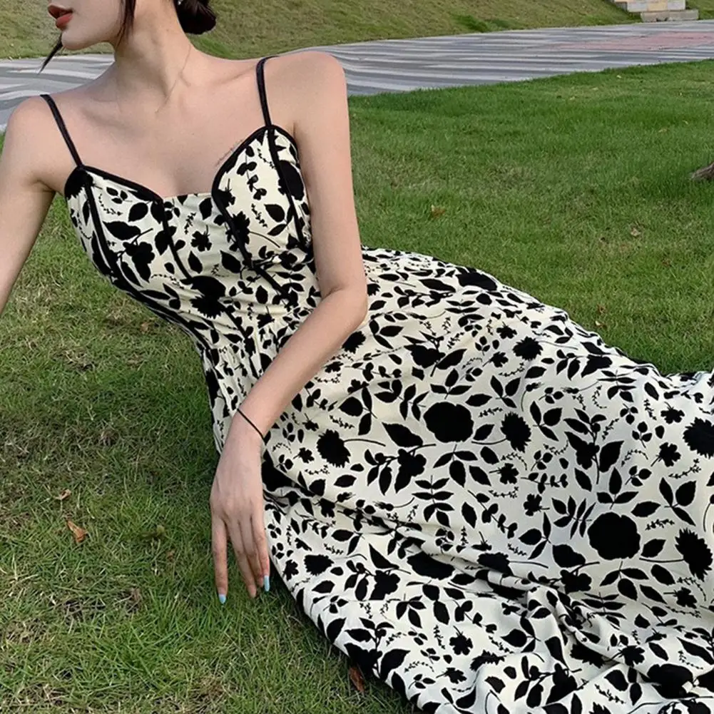 Slim Fit Midi Dress Elegant Vintage Floral Print Midi Dress for Women V-neck Summer Party Dress with High Waist Streetwear
Slim Fit Midi Dress Elegant Vintage Floral Print Midi Dress for Women V-neck Summer Party Dress with High Waist Streetwear