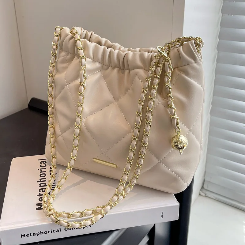 

Women's Bag New Fashion Casual Diamond Lattice Commuter Shoulder Bucket Bag Popular Chain Bag
