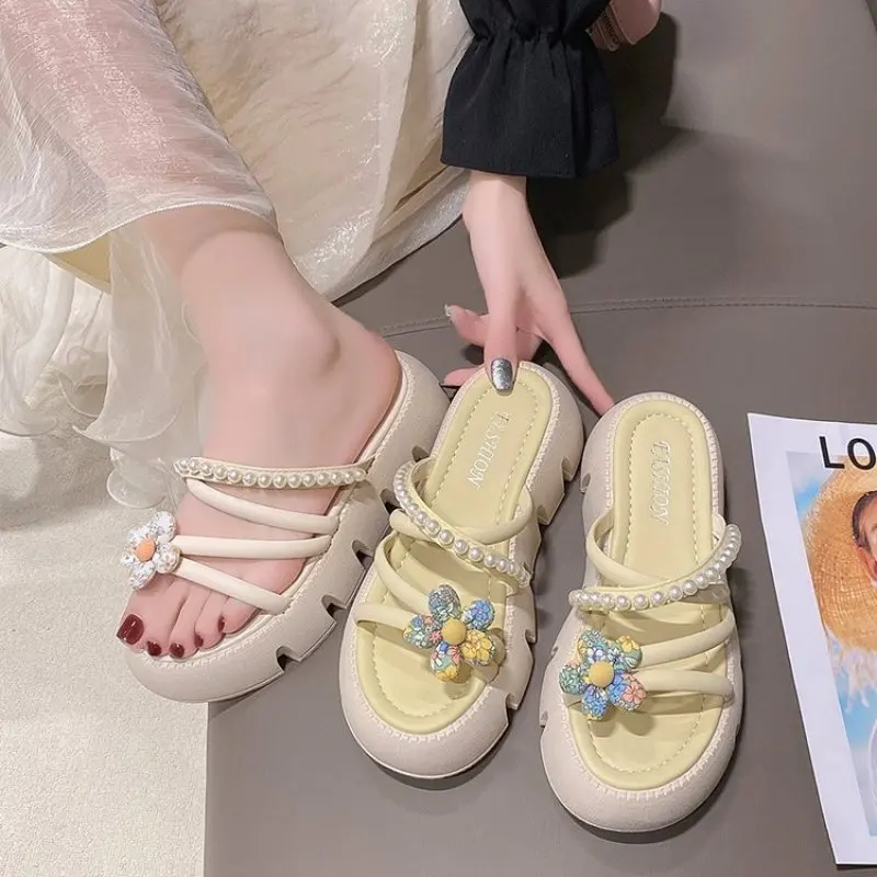 2023 Summer New Women's Slippers Fashion Flower Open Toe Women's Slippers Solid Color Rhinestones Women Sexy Slugged Botto Shoes
2023 Summer New Women's Slippers Fashion Flower Open Toe Women's Slippers Solid Color Rhinestones Women Sexy Slugged Botto Shoes