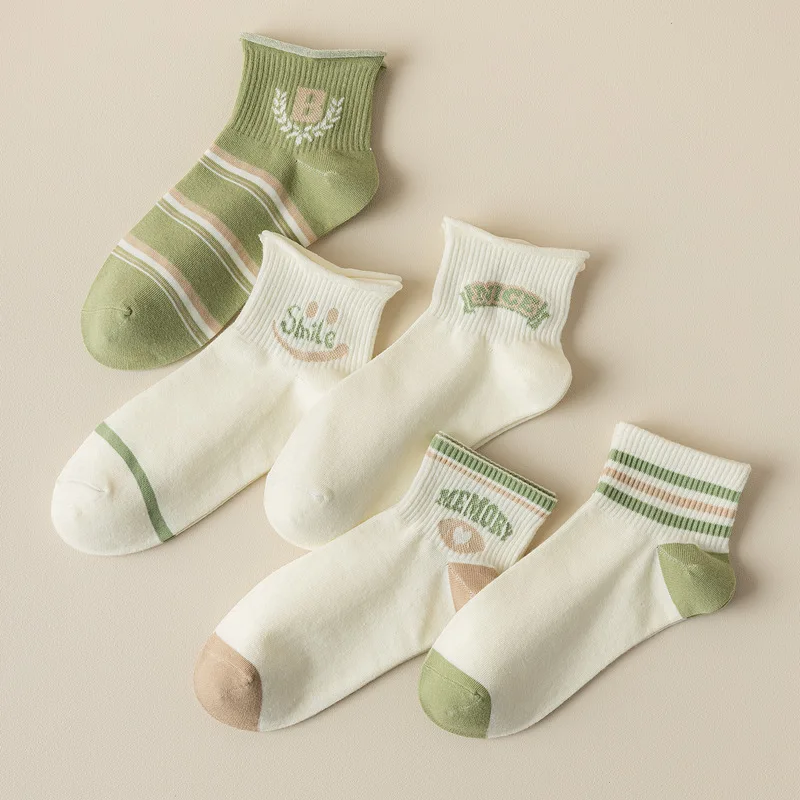 

Women Socks Fashion New Spring Summer Green Fresh Jacquard College Style Personalized Fashion Versatile Ladies Simple Socks L204