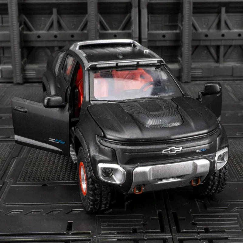 Diecast 1:32 Alloy Model Car Colorado ZH2 Pickup Miniature Metal Vehicle Off-Road Collectible New Gift for Boy Christmas Hot Toy
Diecast 1:32 Alloy Model Car Colorado ZH2 Pickup Miniature Metal Vehicle Off-Road Collectible New Gift for Boy Christmas Hot Toy