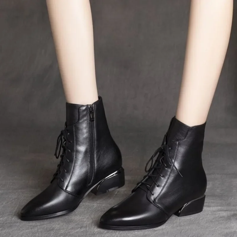 2023 Small Short Boots Soft Leather Thick Heel Medium Heel Autumn and Winter New Women's Black All-match Comfortable Nude Boots
2023 Small Short Boots Soft Leather Thick Heel Medium Heel Autumn and Winter New Women's Black All-match Comfortable Nude Boots