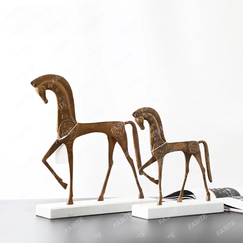 Creative home ornaments, decorations, abstract animals, horse entrance decorations, study room office soft decoration 
Creative home ornaments, decorations, abstract animals, horse entrance decorations, study room office soft decoration