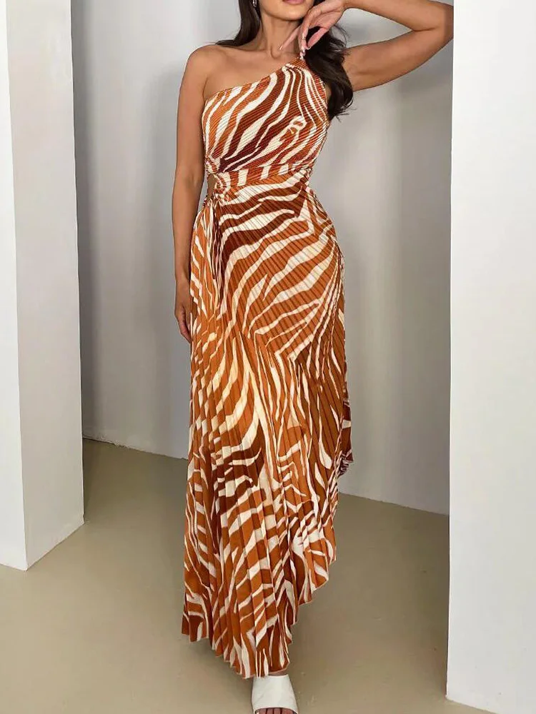 Women Summer Backless Patchwork Maxi Dress, Diagonal Collar Loungewear Party Dress, One Shoulder Printing Fashion Ladies Dress
Women Summer Backless Patchwork Maxi Dress, Diagonal Collar Loungewear Party Dress, One Shoulder Printing Fashion Ladies Dress