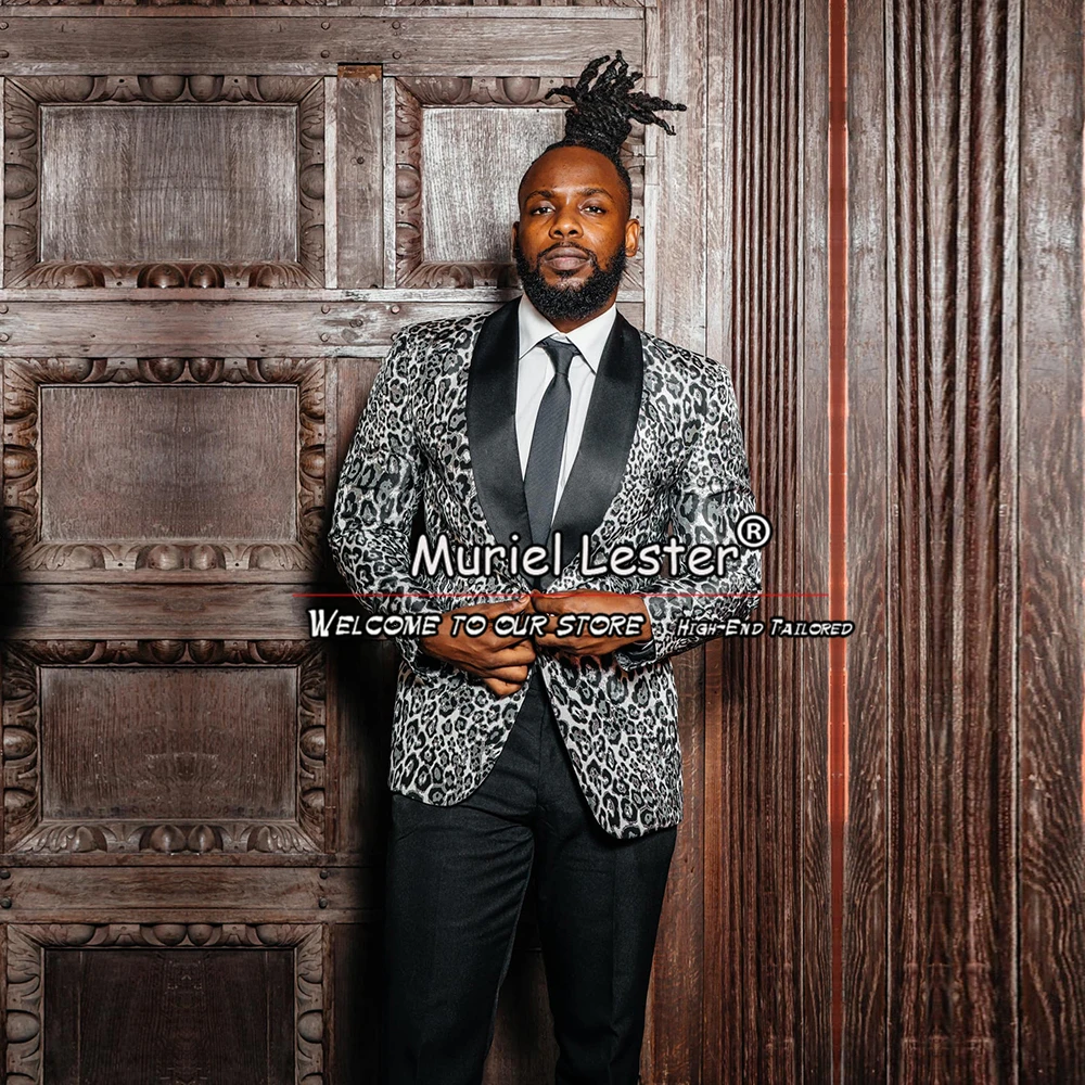 Шикарные мужские костюмы облегающий Леопардовый пиджак с отложным воротником брюки для жениха смокинг для выпускного костюма Блейзер Мужская модная одежда 
Шикарные мужские костюмы облегающий Леопардовый пиджак с отложным воротником брюки для жениха смокинг для выпускного костюма Блейзер Мужская модная одежда