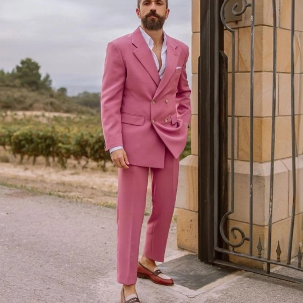 Новый дизайн, розовый пиджак и брюки, модный мужской костюм, двубортный официальный костюм, мужской свадебный костюм в итальянском стиле для жениха 
Новый дизайн, розовый пиджак и брюки, модный мужской костюм, двубортный официальный костюм, мужской свадебный костюм в итальянском стиле для жениха