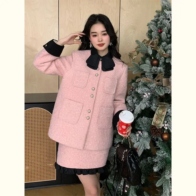 Plus Size Women's Suit Jacket Skirt Set 2023 Hot Chubby Girl Sweet Elegant Loose Casual Pink High-end Coat Top Short Skirt Set
Plus Size Women's Suit Jacket Skirt Set 2023 Hot Chubby Girl Sweet Elegant Loose Casual Pink High-end Coat Top Short Skirt Set