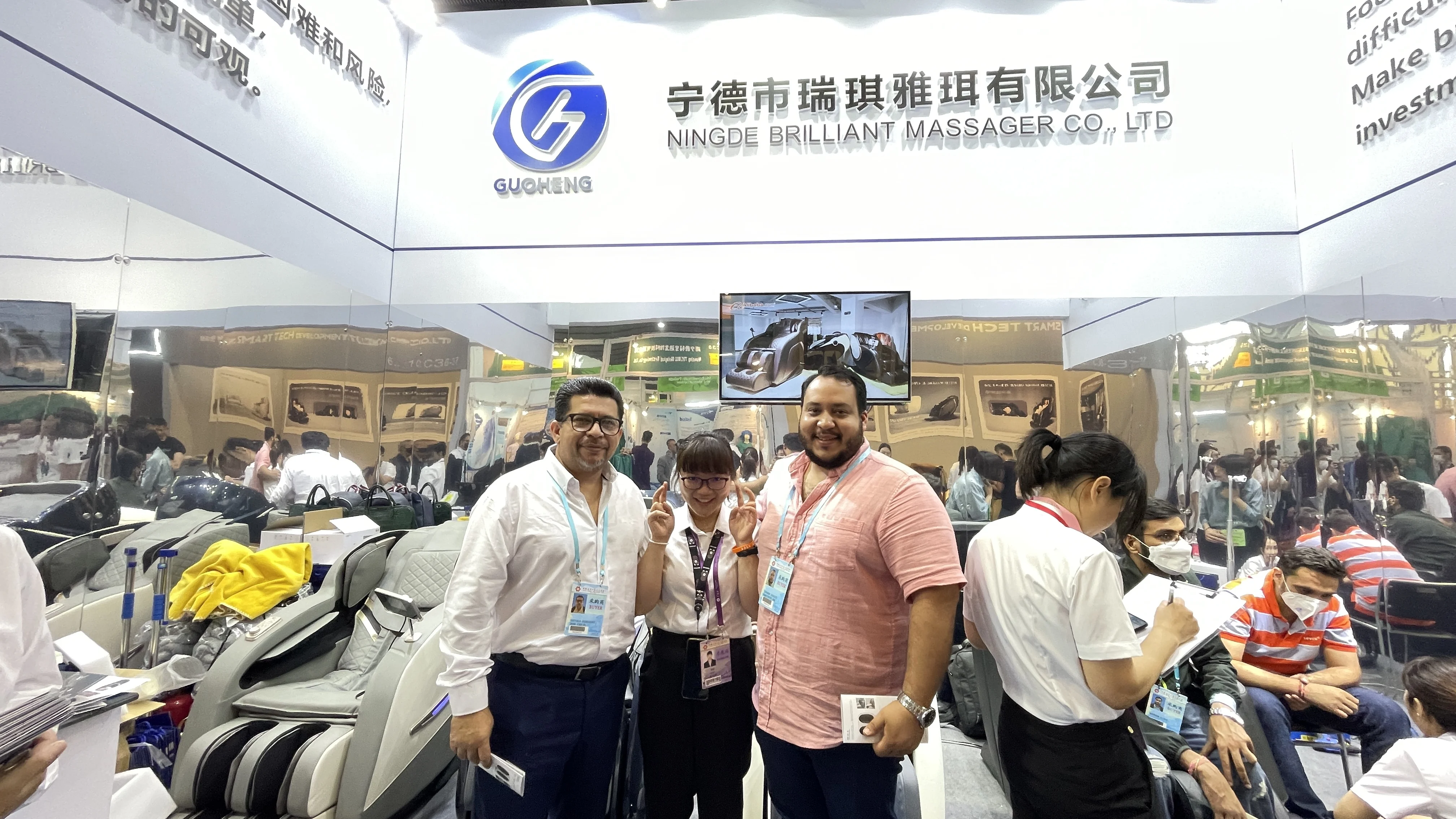 2024 Luxury Shiatsu Zero Gravity Massager Chair SL Track 4D Full Body Massager Chair Touch Massage Chair