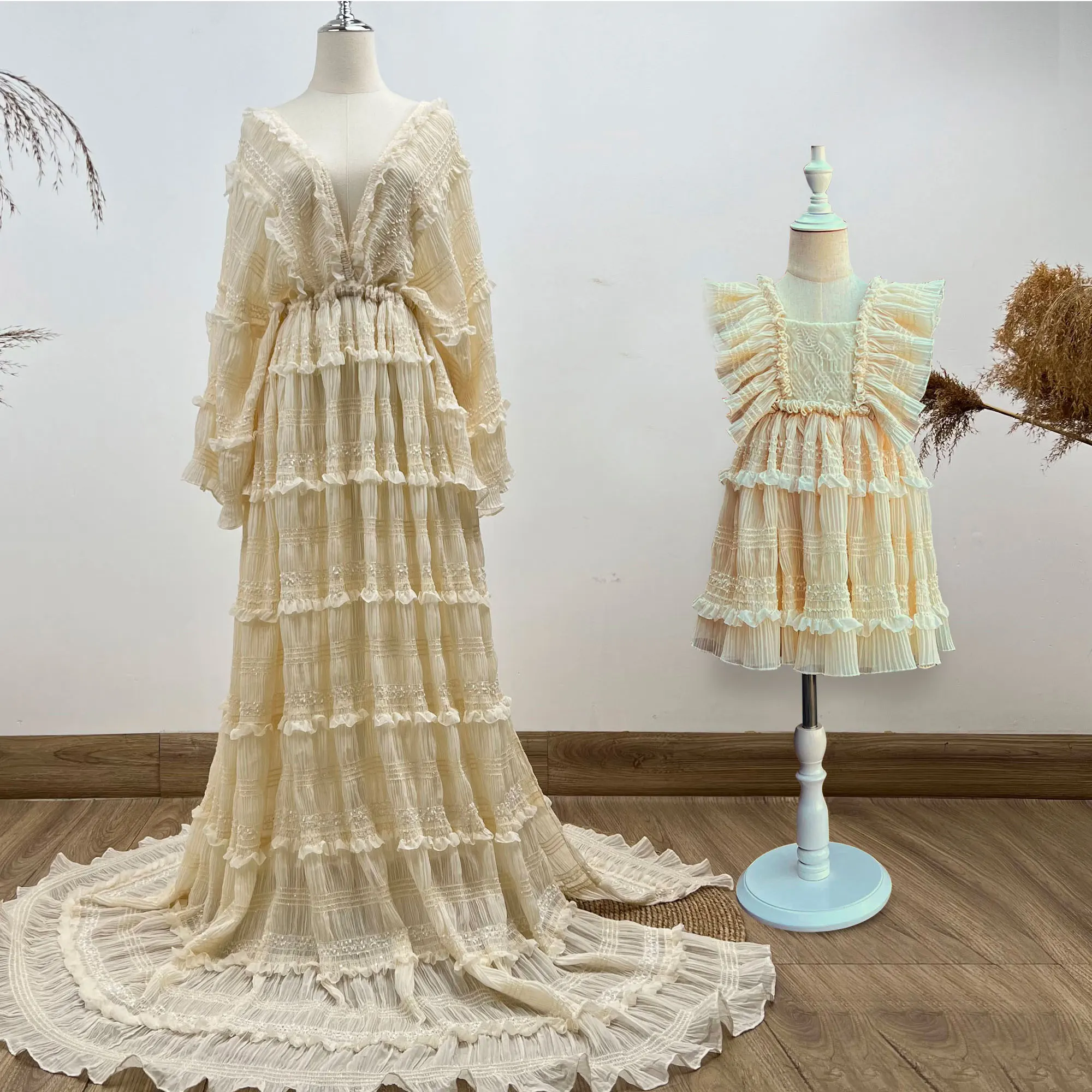 Don&Judy A Set Mom&Me Photography Dress Maternity Robe Pregnant Kaftan Photo Shoot Boho Evening Party Prom Women Couture
Don&Judy A Set Mom&Me Photography Dress Maternity Robe Pregnant Kaftan Photo Shoot Boho Evening Party Prom Women Couture