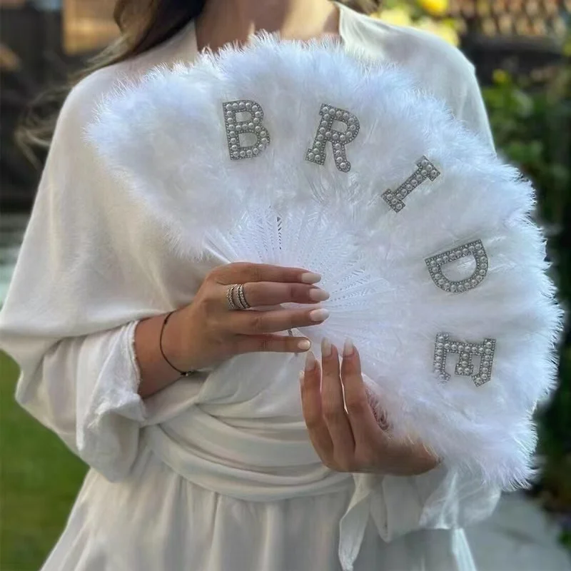 

2024 New Bride Feather Hand Fan European Style White Pearl Folding Fan Women Travel Wedding Bridal Shower Bachelor Party Gifts