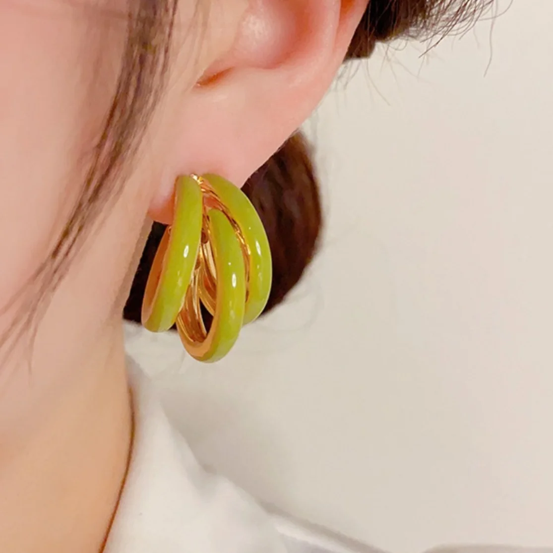 Bohemia S925 Silver Needle C Ear Ring Simple Design Color Drip Oil Double Stacked Lines Green Pink Enamel Elegant Women Jewelry
Bohemia S925 Silver Needle C Ear Ring Simple Design Color Drip Oil Double Stacked Lines Green Pink Enamel Elegant Women Jewelry