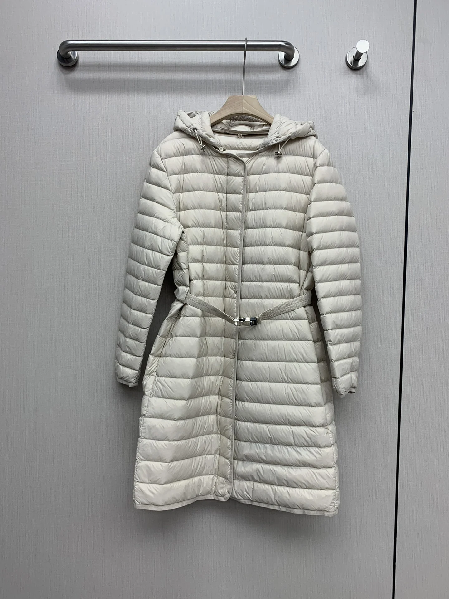 2023 Women's long slim-fit belt down jacket, the benchmark in the ski wear industry9.7
2023 Women's long slim-fit belt down jacket, the benchmark in the ski wear industry9.7