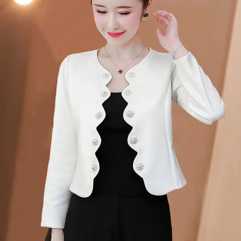 Deerskin cashmere shawl short coat ladies spring and autumn new small suit with cheongsam skirt cardigan top.
Deerskin cashmere shawl short coat ladies spring and autumn new small suit with cheongsam skirt cardigan top.