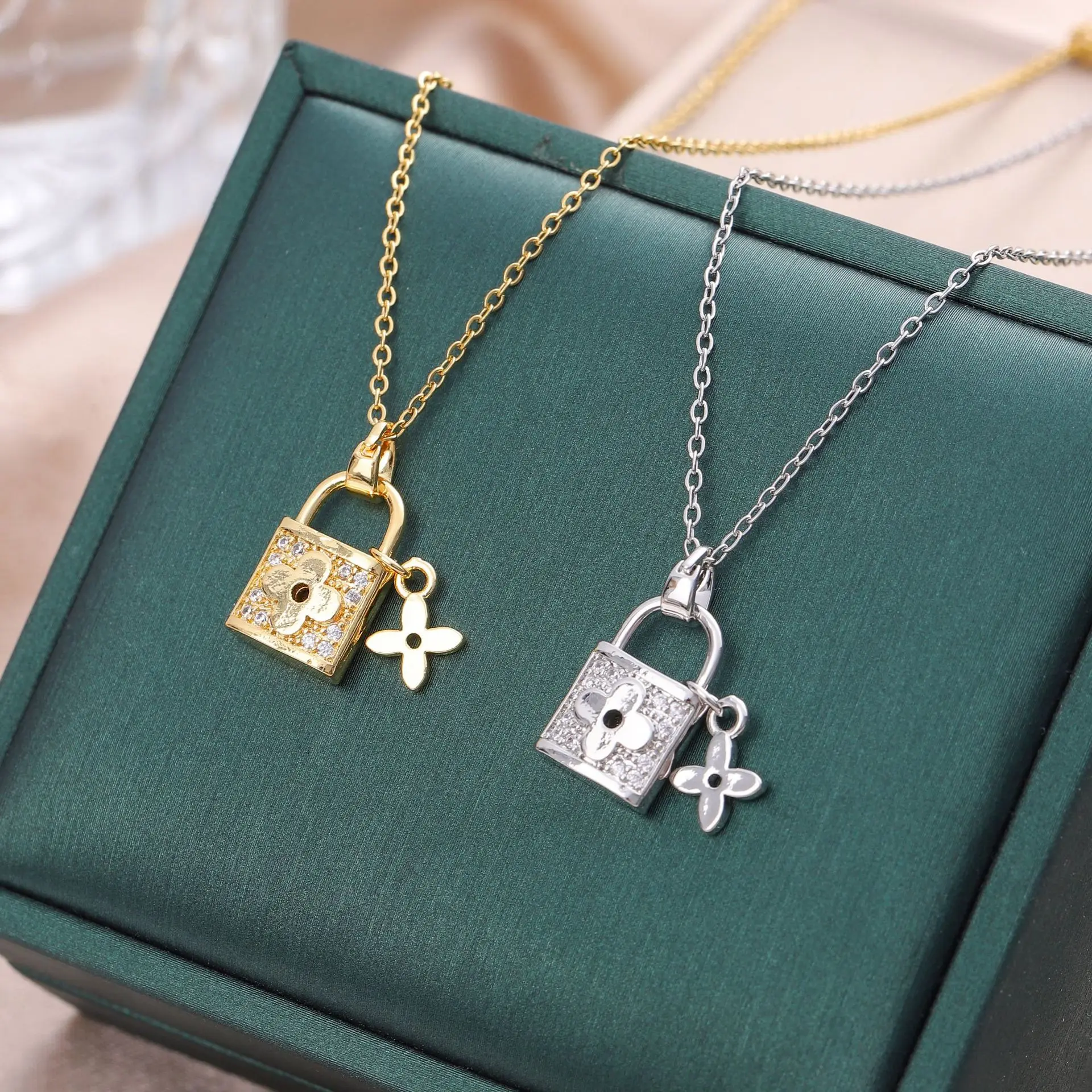 European and American fashion temperament titanium steel necklace, female niche design, lock head necklace, pendant jewelry
European and American fashion temperament titanium steel necklace, female niche design, lock head necklace, pendant jewelry