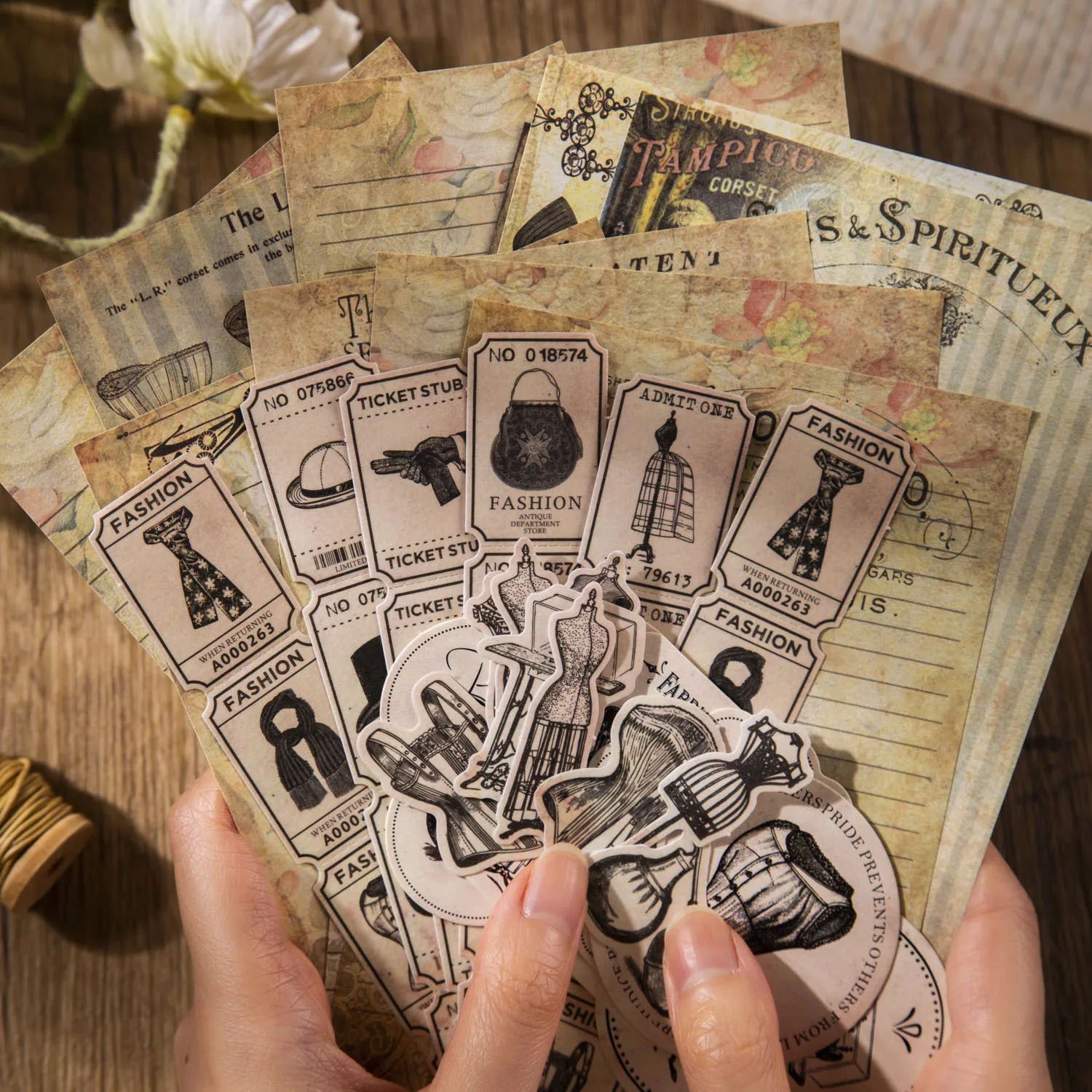 20sets/lot Memo Pads Material Paper Vintage Antique Figures Junk Journal Scrapbooking Cards Retro Background Decoration Paper
20sets/lot Memo Pads Material Paper Vintage Antique Figures Junk Journal Scrapbooking Cards Retro Background Decoration Paper