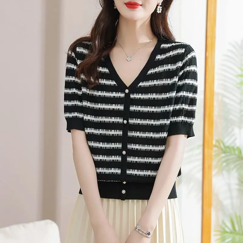 Casual Striped Short T-Shirt for Women Korean Skinny V-Neck Tops Female 2024 Summer Sexy Knitting T-Shirt Tee Ladies S301
Casual Striped Short T-Shirt for Women Korean Skinny V-Neck Tops Female 2024 Summer Sexy Knitting T-Shirt Tee Ladies S301