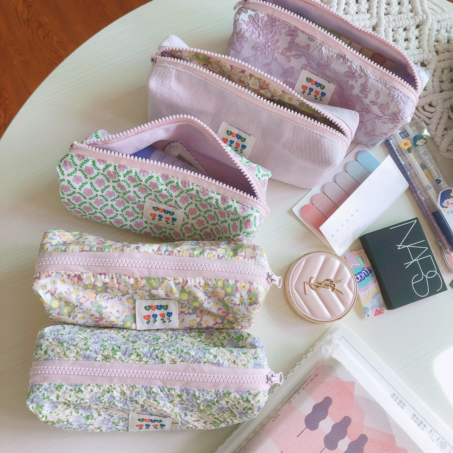 Sweet fresh student pen bag light purple salt system floral pen bag boat type makeup bag storage canvas bag school pencil bags
Sweet fresh student pen bag light purple salt system floral pen bag boat type makeup bag storage canvas bag school pencil bags