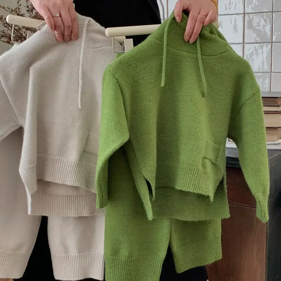 Korean Children's and Girls' Set 2023 Autumn New Children's Solid Color Hooded Knitted Long Sleeve Sweater Casual Pants
Korean Children's and Girls' Set 2023 Autumn New Children's Solid Color Hooded Knitted Long Sleeve Sweater Casual Pants