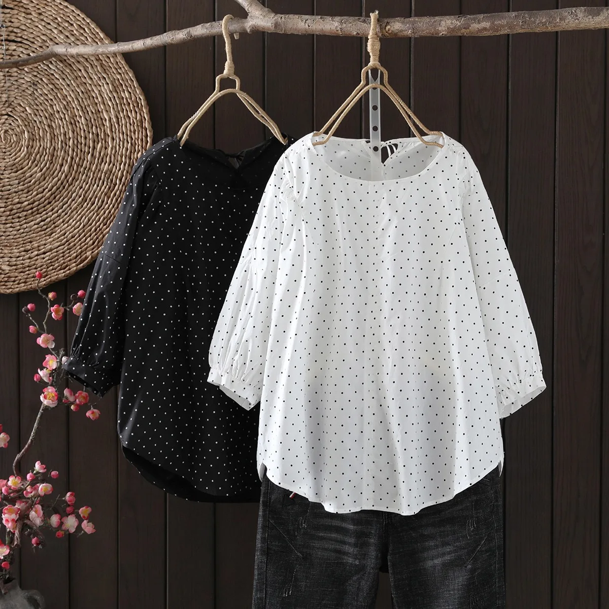 100% Cotton elegant blouses women autumn spring Japan vintage white black polka dots shirts oversized women's social blouse
100% Cotton elegant blouses women autumn spring Japan vintage white black polka dots shirts oversized women's social blouse