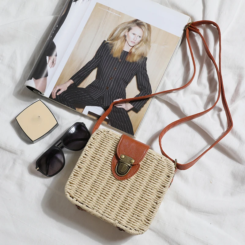 Small Round Rattan Purse - Handwoven Vacation Essential 17 S240e3e605d974ff38c9b623426f206b8g