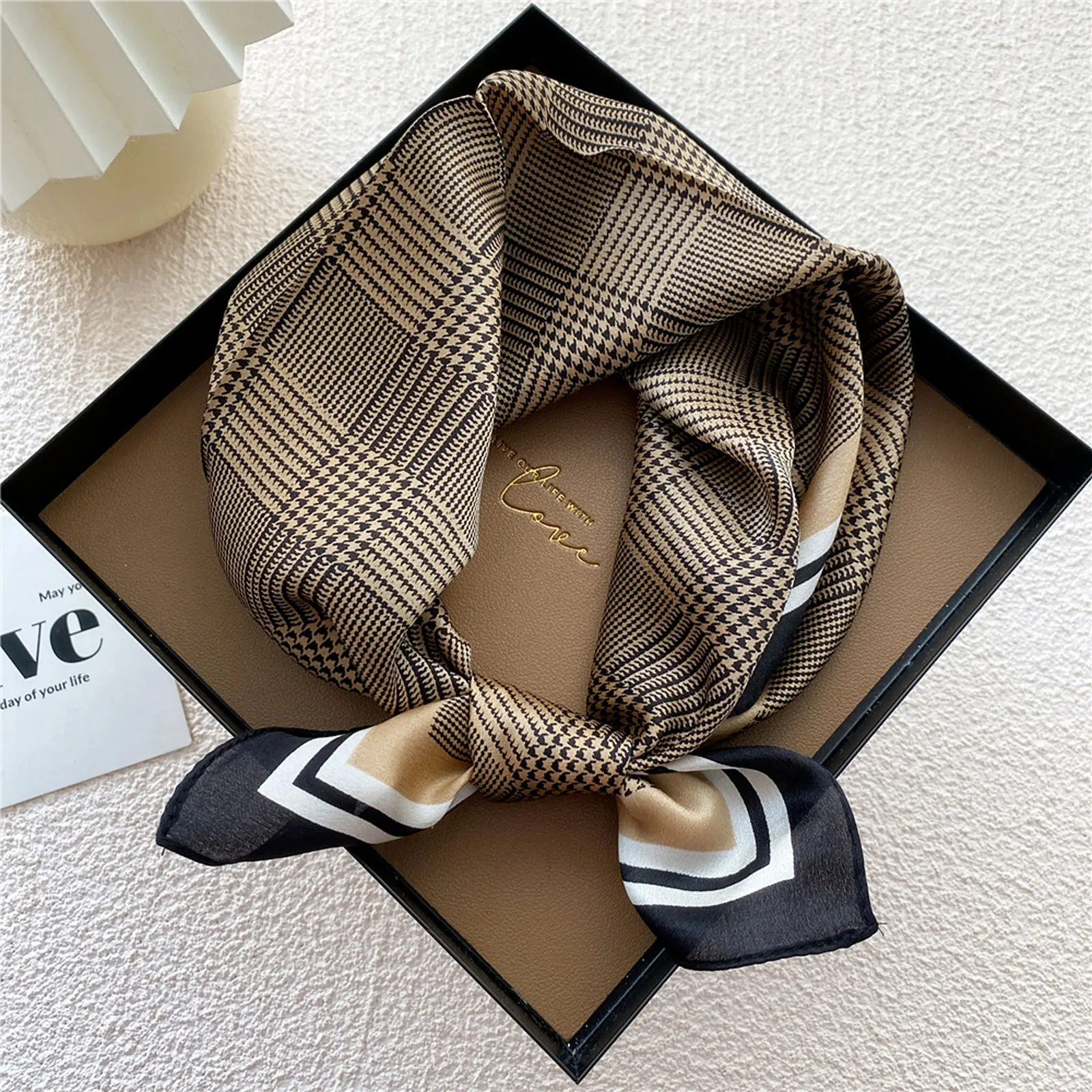 21"x21" Mulberry Silk Neck Scarf Small Square Head Scarves Hair Wraps Luxury Bandanas Handbag Decor for Women Men Girls
21"x21" Mulberry Silk Neck Scarf Small Square Head Scarves Hair Wraps Luxury Bandanas Handbag Decor for Women Men Girls