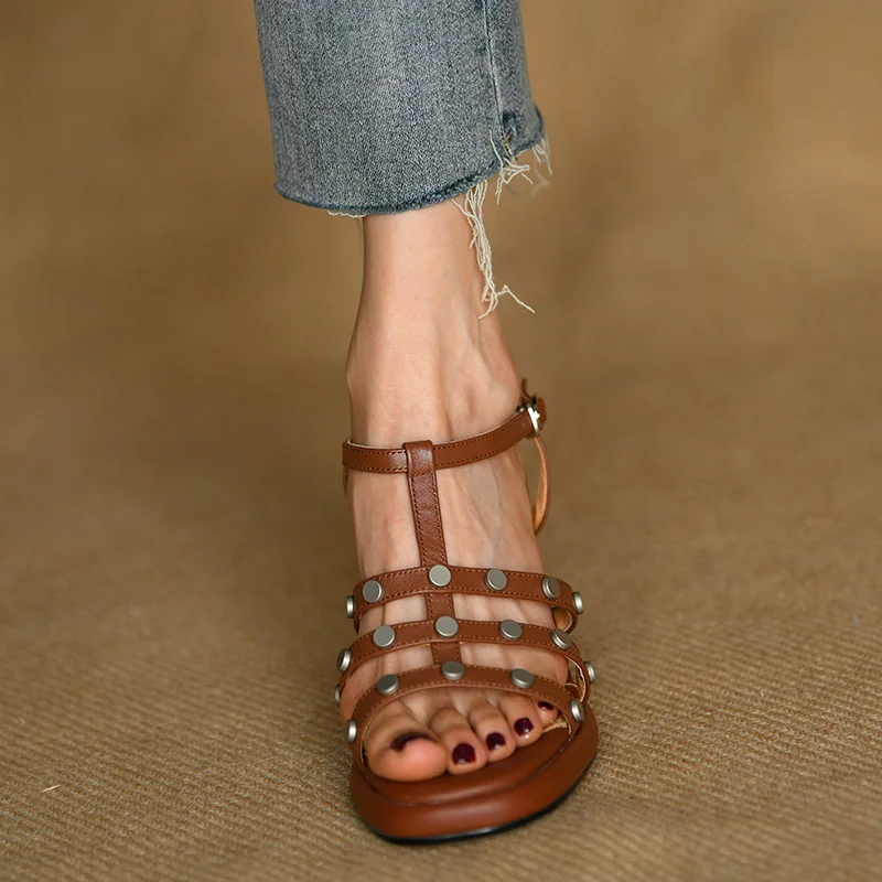 Women Thick High Heel Summer Gladiator Sandalias With Studs Sandals Woman Open Toe Roman Style Cowhide Leather Rivets Sandals
Women Thick High Heel Summer Gladiator Sandalias With Studs Sandals Woman Open Toe Roman Style Cowhide Leather Rivets Sandals