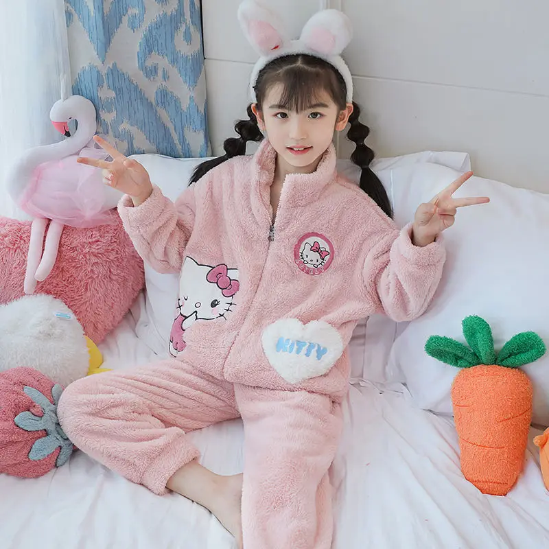 Симпатичная зимняя утепленная детская пижама из кораллового бархата Hello Kitty Cinnamoroll с героями мультфильмов для девочек среднего и большого размера, плюшевая Пижама
Симпатичная зимняя утепленная детская пижама из кораллового бархата Hello Kitty Cinnamoroll с героями мультфильмов для девочек среднего и большого размера, плюшевая Пижама