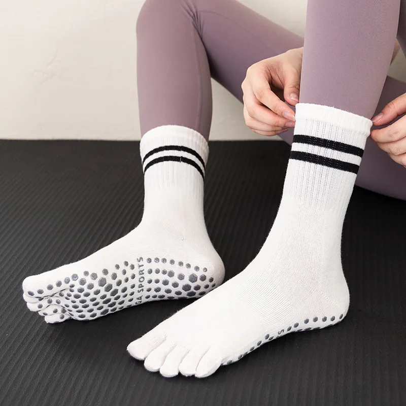 New Cotton Warm Mid-tube Yoga Socks Five-toed Socks Solid Color Striped Non-slip Pilates Socks Fitness Sports Socks Dance Socks
New Cotton Warm Mid-tube Yoga Socks Five-toed Socks Solid Color Striped Non-slip Pilates Socks Fitness Sports Socks Dance Socks