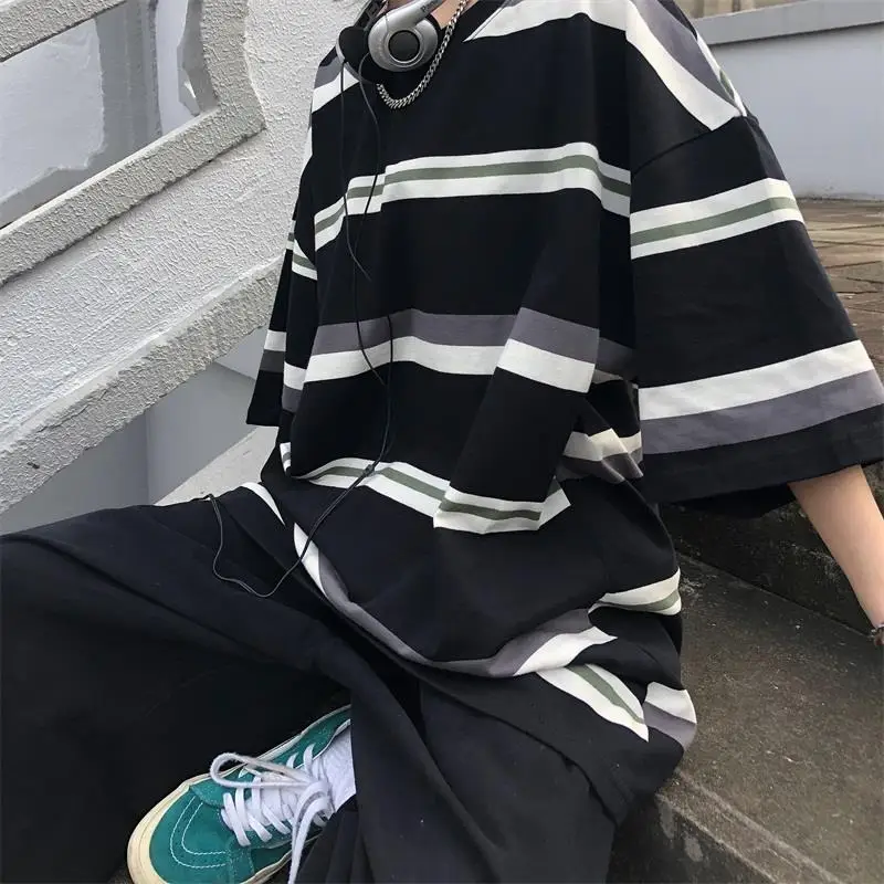 Summer Korean ins retro Hong Kong style versatile Japanese simple striped loose couple short-sleeved T-shirt for men and women
Summer Korean ins retro Hong Kong style versatile Japanese simple striped loose couple short-sleeved T-shirt for men and women