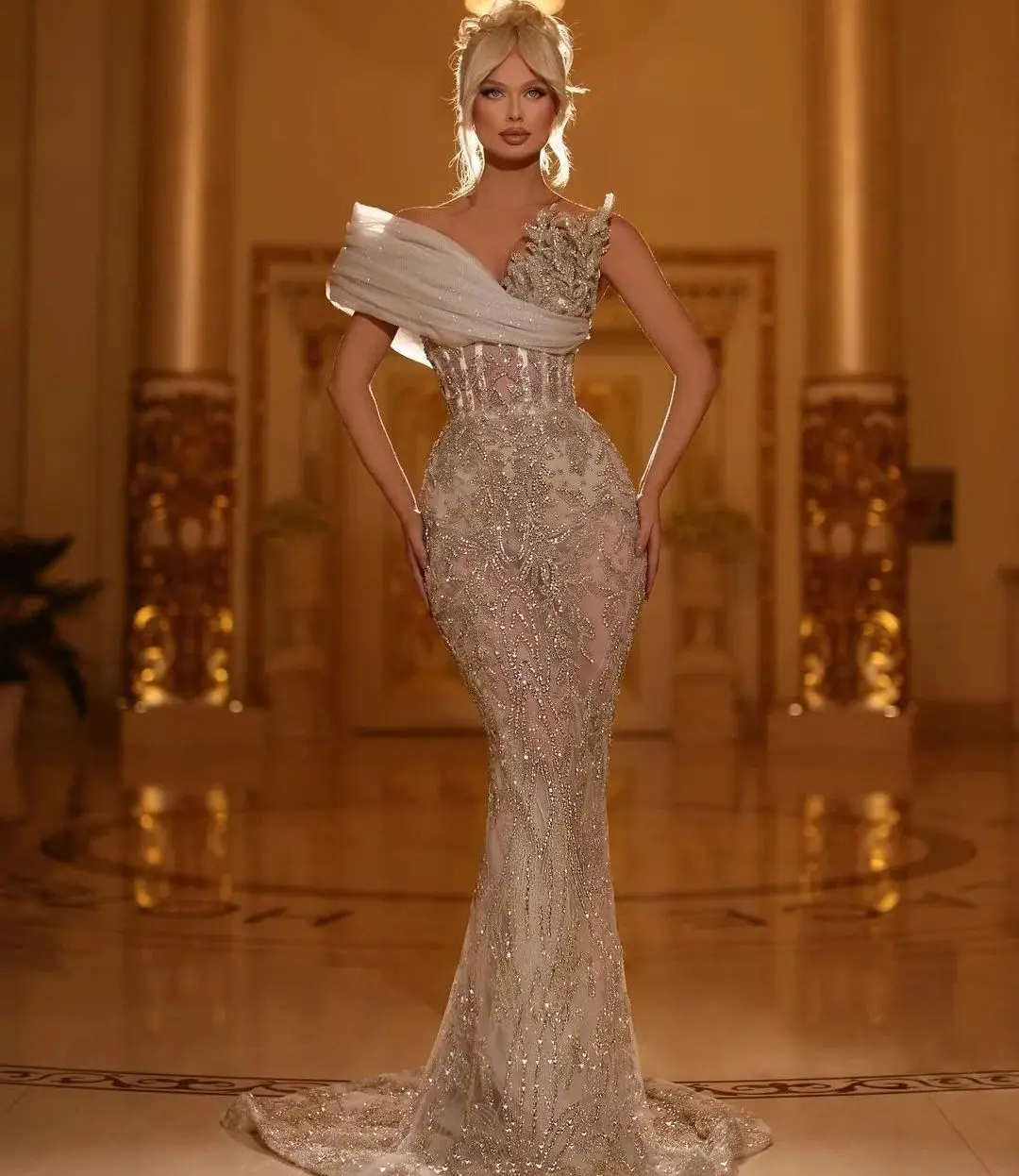 2023 Evening Dresses Sleeveless V Neck Sparkly Sequins Beaded Appliques 3D Lace Sexy Prom Party Dresses Custom Made
2023 Evening Dresses Sleeveless V Neck Sparkly Sequins Beaded Appliques 3D Lace Sexy Prom Party Dresses Custom Made