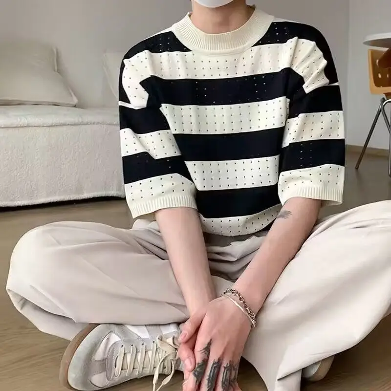 Summer round neck short-sleeved sweater for men summer Korean style loose high-end design striped half-sleeved sweater T-shirt
Summer round neck short-sleeved sweater for men summer Korean style loose high-end design striped half-sleeved sweater T-shirt